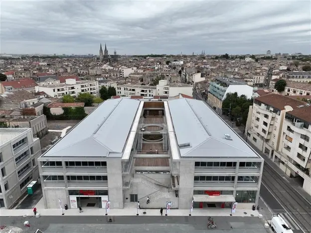 Le nouveau Auchan supermarché est la locomotive d’un ensemble commercial flambant neuf à Bordeaux : « L’allée Counord ». Photo : Clément Rag