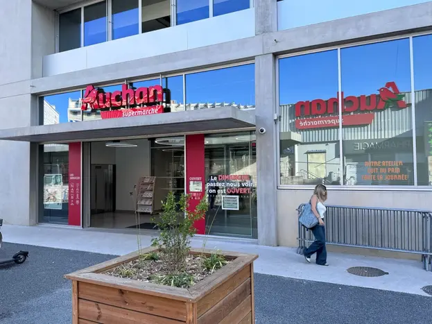 Le nouveau point de vente de l’enseigne est situé juste en face de l’ancien Auchan supermarché. Il est plus grand de 400 m², atteignant 2.800 m