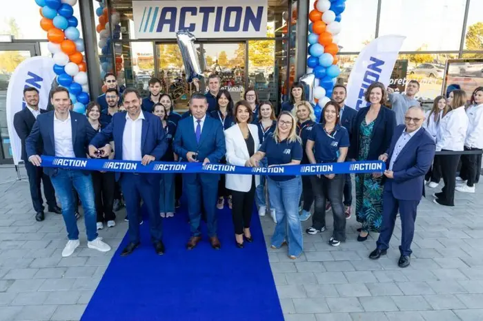 Action a ouvert son premier magasin en Roumanie le 24 septembre 2025, son 14e pays d'implantation en