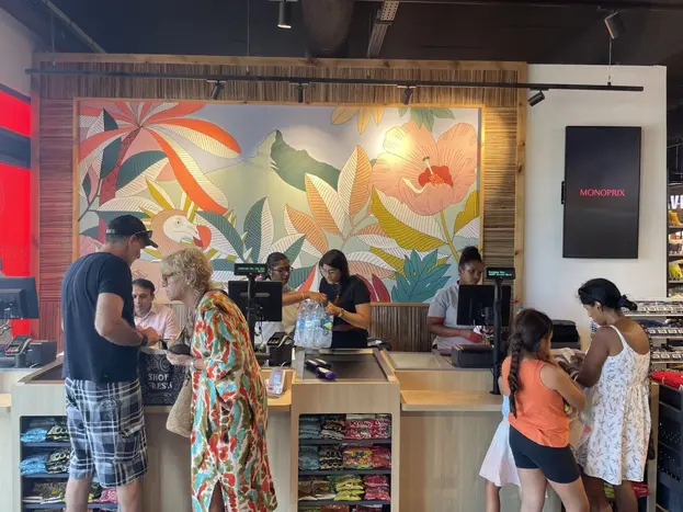 Le franchisé local a voulu se différencier de la concurrence en optant pour un positionnement qualitatif. Ici, les caisses.