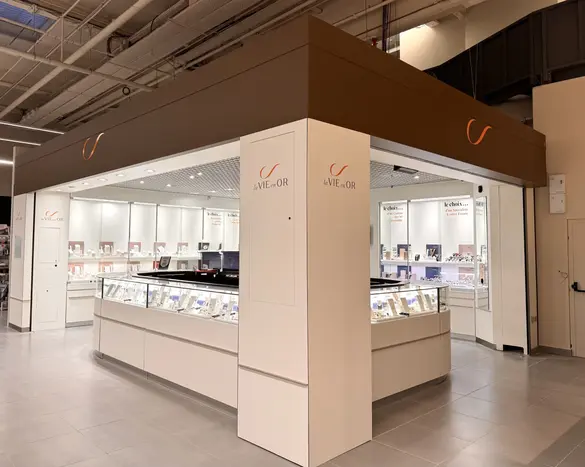 Une nouvelle boutique bijouterie La vie en or a été installée sur la surface de vente de l'hyper.