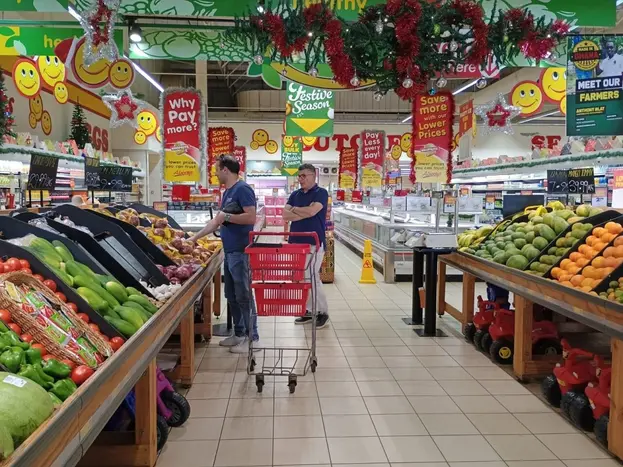 Les premiers hypermarchés Shoprite au Ghana prendront l'enseigne Carrefour d'ici avril 2026.
