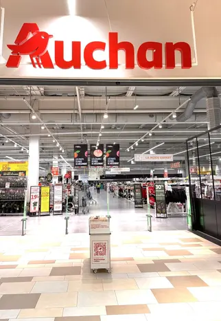 L'hyper bordelais compte trois entrées : deux donnant sur la zone marché pour un "circuit court" et une vers le non-al.