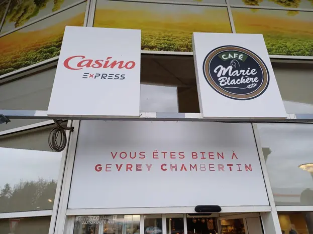 Le Grill Café Marie Blachère est situé sur l'aire de l'A31 de Gevrey-Chambertin Est près de Dijon (Côte-d'Or). Il est couplé à un Casino Expres