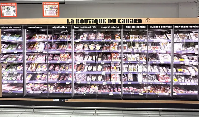 Le rayon volaille LS compte une large " boutique du canard " pour coller à la demande locale.