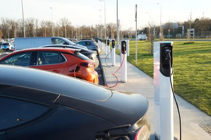 42, c'est le nombre incroyable de bornes de recharge de véhicules électriques mises à disposition des clients sur le parking du Costco de Mulhouse.
