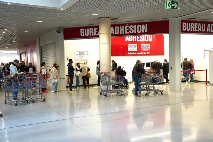 Pour pouvoir entrer chez Costco, il faut payer un abonnement annuel de 36€. Selon le distributeur, ils sont 1.000 à 1.500 à le faire chaque jour d