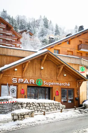 En décembre dernier, le Spar savoyard de Méribel a réouvert, rénové selon le dernier concept de l'enseigne : Origines. Photo : Paul Ratel.