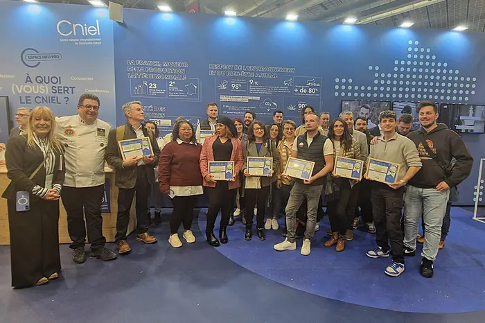 Les gagnants nationaux et locaux dans les catégories hypermarché et supermarché du challenge des produits laitiers 2025. Crédit : Linéaire