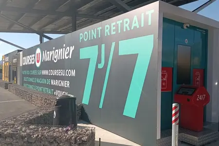 Le drive piéton solo du Super U de Marignier en Haute-Savoie, équipé d'un container Ouidrop. Photo : Ouidrop.