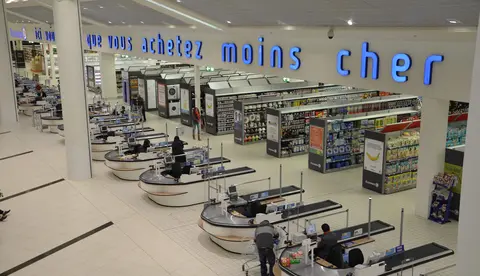 import_image_Leclerc-devant-Carrefour-en-aout.jpg