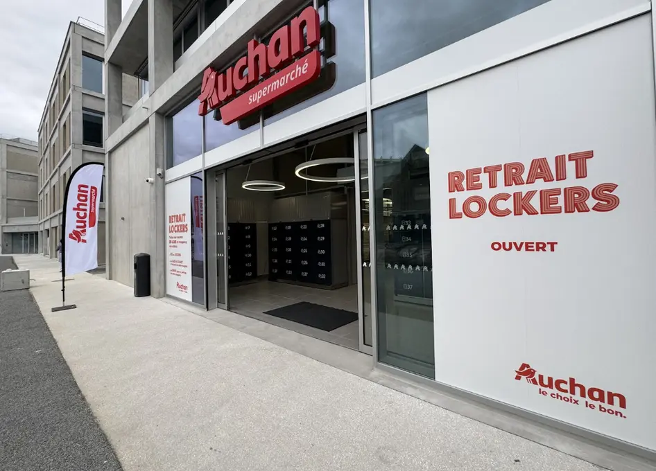 Le nouveau Auchan supermarché est équipé de casiers click & collect, à l’intérieur du magasin pour plus de sécurité.