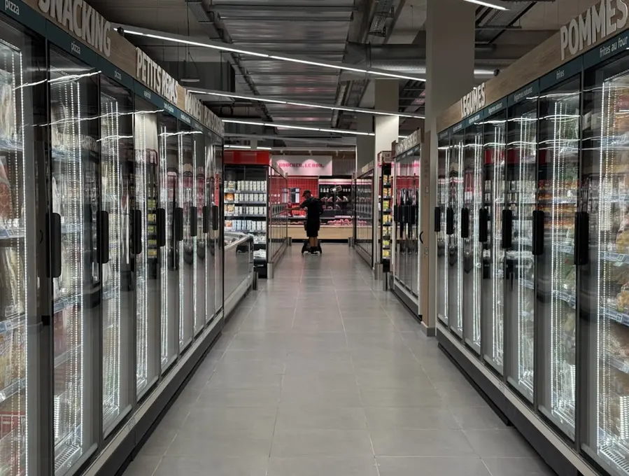 Le magasin a été pensé pour optimiser le confort des clients, avec un éclairage en diagonale plus doux.