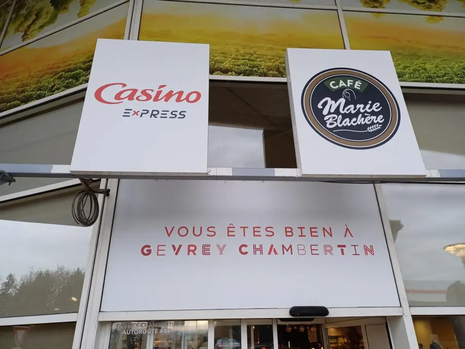 Le Grill Café Marie Blachère est situé sur l'aire de l'A31 de Gevrey-Chambertin Est près de Dijon (Côte-d'Or). Il est couplé à un Casino Expres