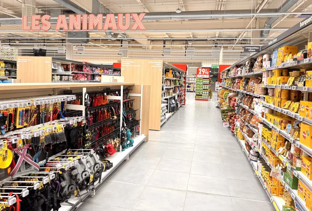 Le rayon animalerie a vu sa surface augmenter de 50% : pet-food et accessoires.