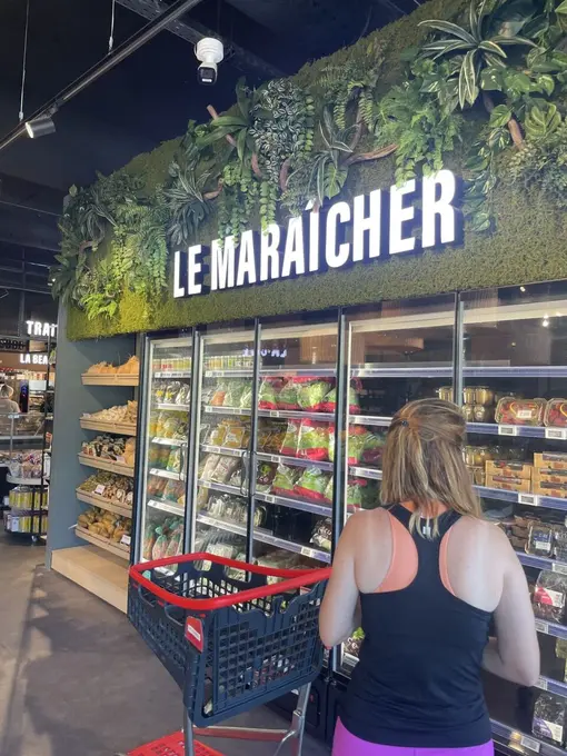 Comme dans les Monoprix rénovés, le rayon fruits et légumes est baptisé Le Maraîcher. Ici les gondoles frais pour les produits les plus sensibles