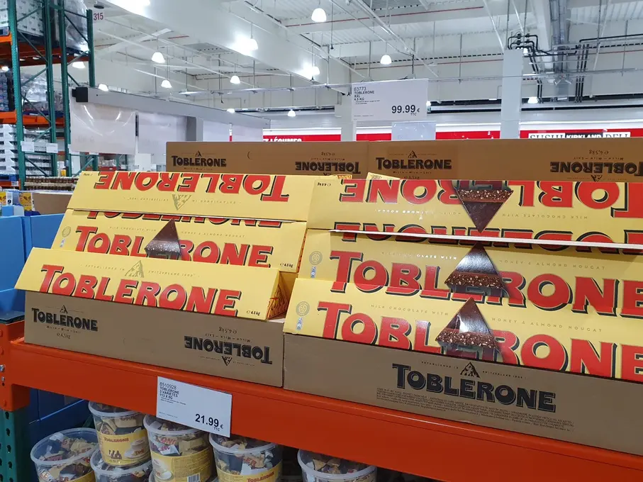 Démesure toujours avec ces Toblerone géants de 4,5 kg commercialisés à 99,99€. Effet waouh chez les clients qui, nombreux, viennent découvrir l