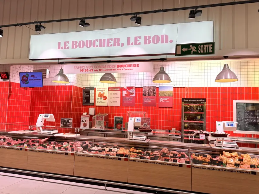 La boucherie propose six races à viandes en bœuf (salers, aubrac, simmental notamment) et dispose d'une cave de maturation. Toutes les viandes sur l