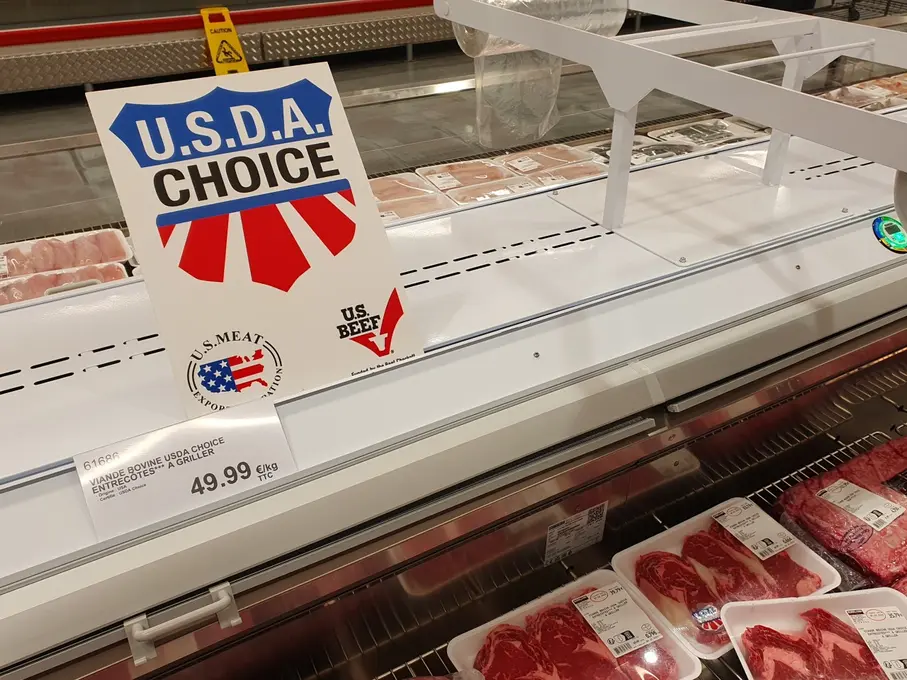 Si le Costco propose de nombreuses références de viandes françaises, voire alsaciennes, à la boucherie-volaille, l'enseigne n'a aucun complexe à 