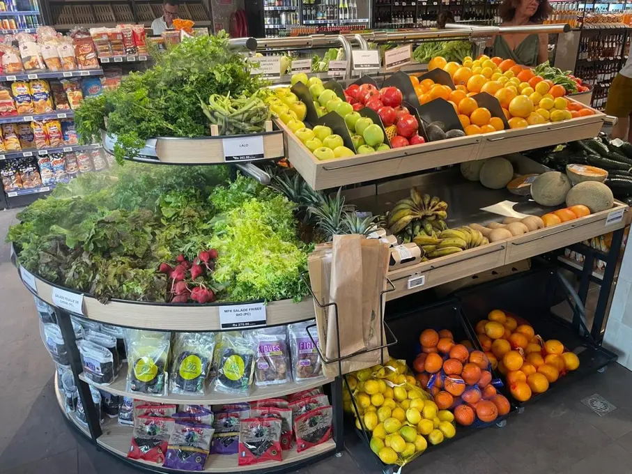 Le rayon fruits et légumes bénéficie d'un système de nébulisation.